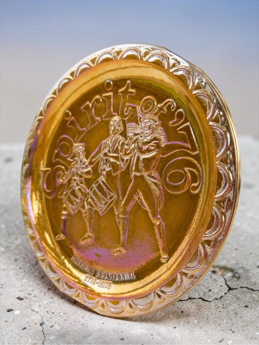 ✨VINTAGE✨ CARNIVAL GLASS✨ Iridescent Gold 'Spirit of '76' Decorative Wall Plate